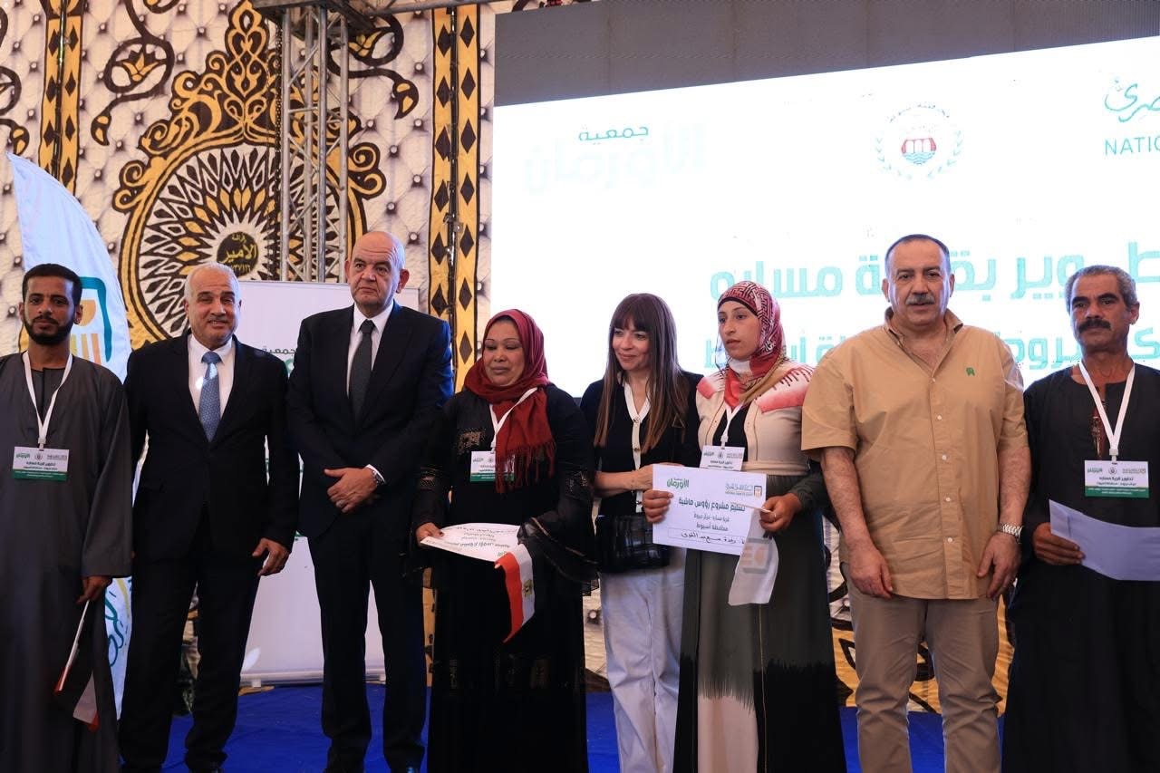 بالصور.. البنك الأهلي المصري يرسم البهجة في قرى أسيوط بمنازل جديدة ومصادر رزق مستدام