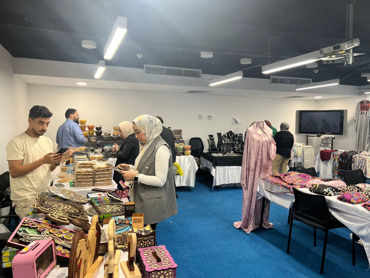 بالصور.. بنك التنمية الصناعية ينظم معرضًا للحرف اليدوية احتفالًا بالعودة للمدارس ودعمًا للصناعات الصغيرة