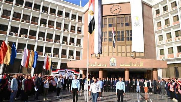 بتحية العلم.. رئيس جامعة أسيوط يعلن انطلاق العام الجامعي الجديد وسط أجواء احتفالية