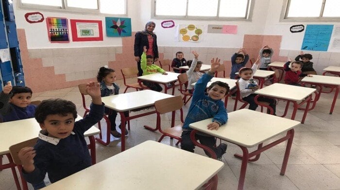 بترديد النشيد الوطني وتحية العلم.. انطلاق الدراسة بالعام الجديد 2025 في المدارس الدولية