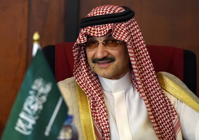 بلومبرج: الوليد بن طلال يجري مشاورات مع “السيادي السعودي” للاستحواذ على نادي الهلال