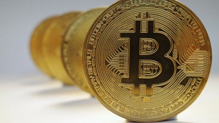 تباين أسعار العملات الرقمية وبيتكوين تواصل الصعود أعلى 116 ألف دولار
