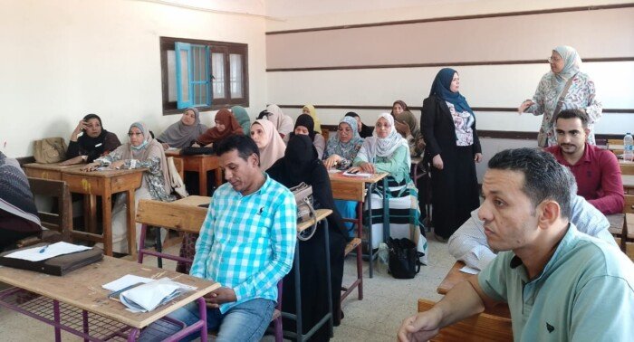 «تعليم أسيوط» تستعد للعام الدراسى الجديد بتدريب المعلمين على المناهج المطورة