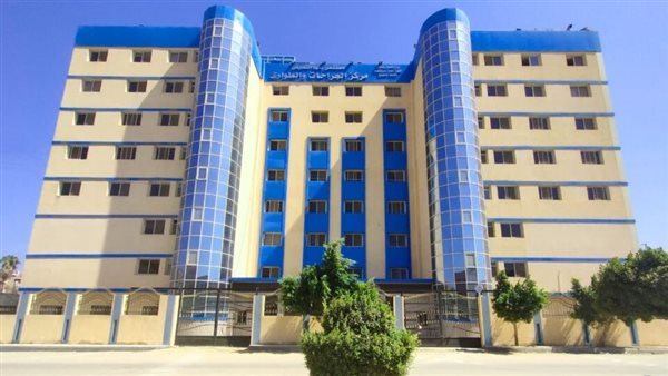 تفاصيل استغاثة والد فتاة سقطت من الطابق الرابع.. ومستشفى بنها التعليمي ترد