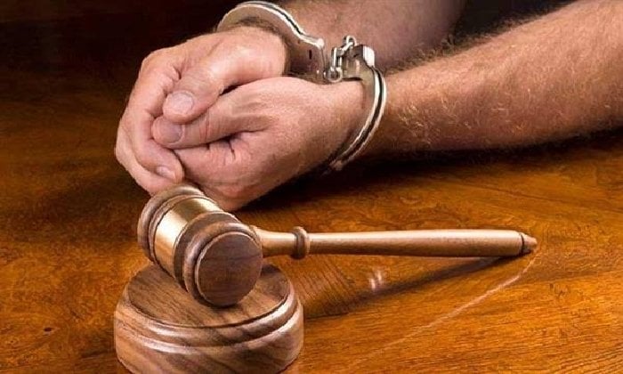 حبس متهم بإصابة صاحب معرض سيارات في العبور 4 أيام