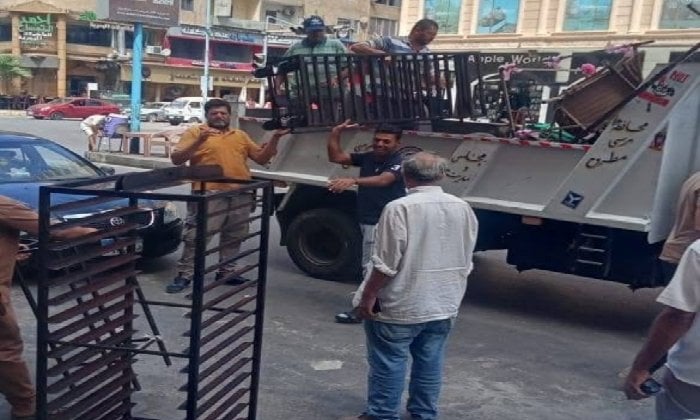 حملات لإزالة الإشغالات المخالفة بشوارع مرسى مطروح