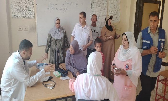 خدمات طبية ولقاءات توعوية لـ 344مواطنًا في قافلة سكانية شاملة بالبحيرة