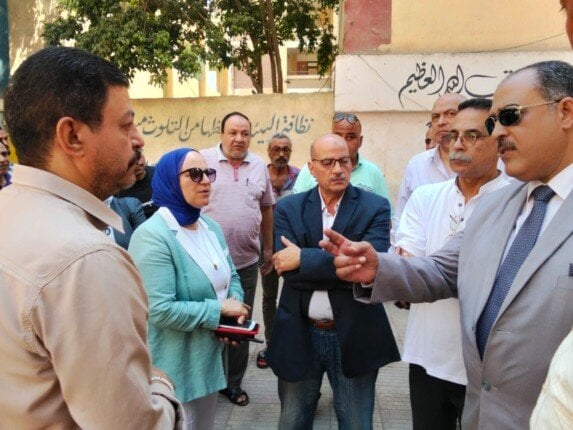 خلال جولة تفقدية بالبساتين.. مدير تعليم الجيزة توجه بضرورة سد العجز بالمدرسين وتخفيض الكثافات