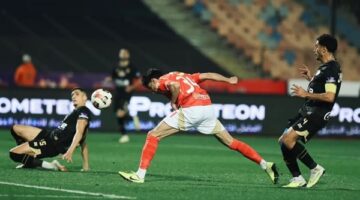 ذكرى حزينة للأحمر.. الكشف عن طاقم حكام مباراة الأهلي والزمالك