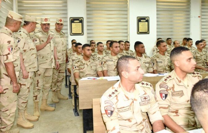 رئيس أركان حرب القوات المسلحة يتفقد المنظومة التعليمية بالمعاهد العسكرية التخصصية |صور