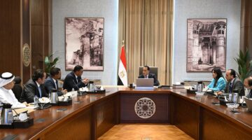 رئيس الوزراء يستعرض مقترحًا لإدارة حي المال والأعمال بالعاصمة الإدارية