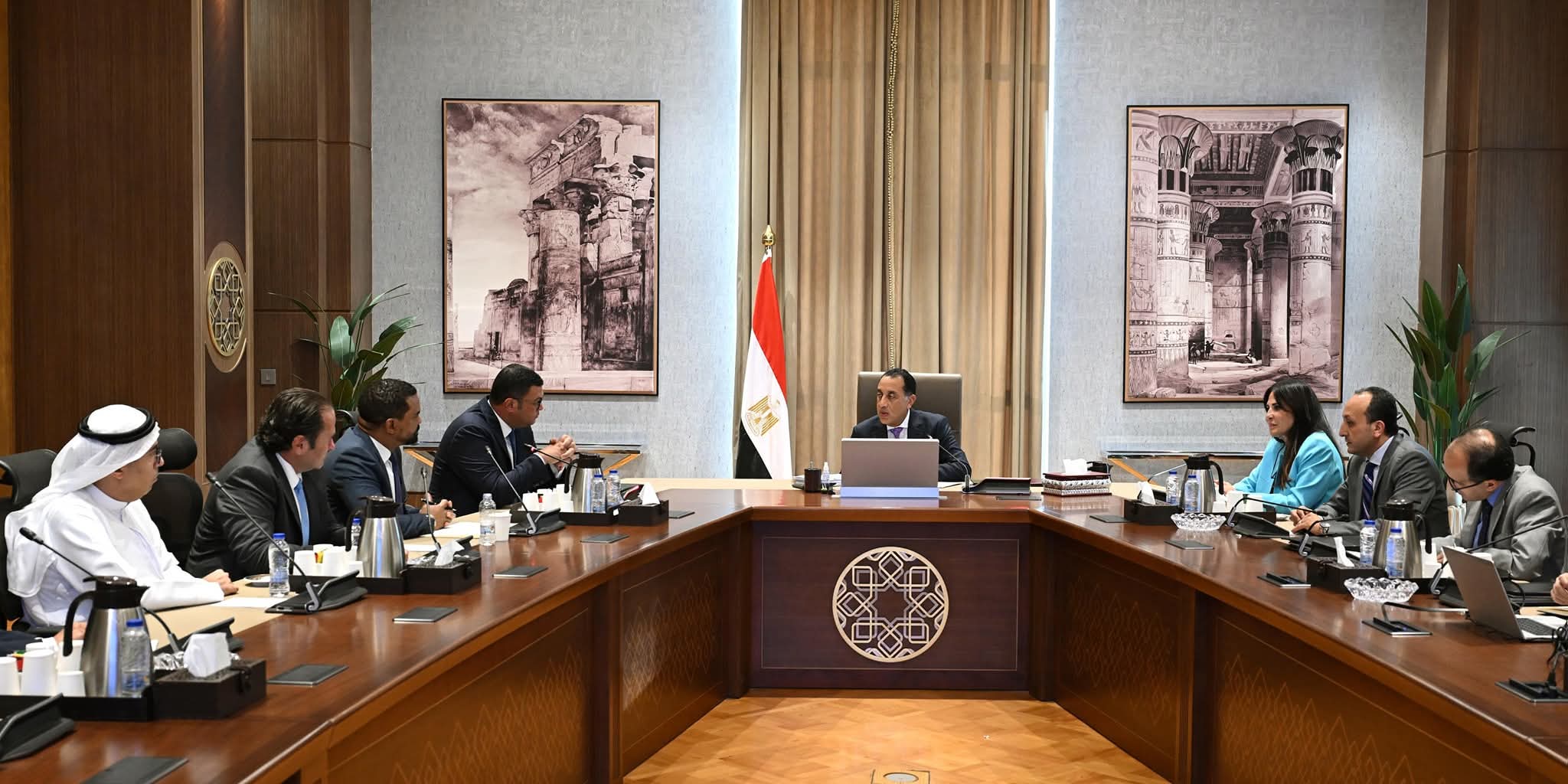 رئيس الوزراء يستعرض مقترحًا لإدارة حي المال والأعمال بالعاصمة الإدارية