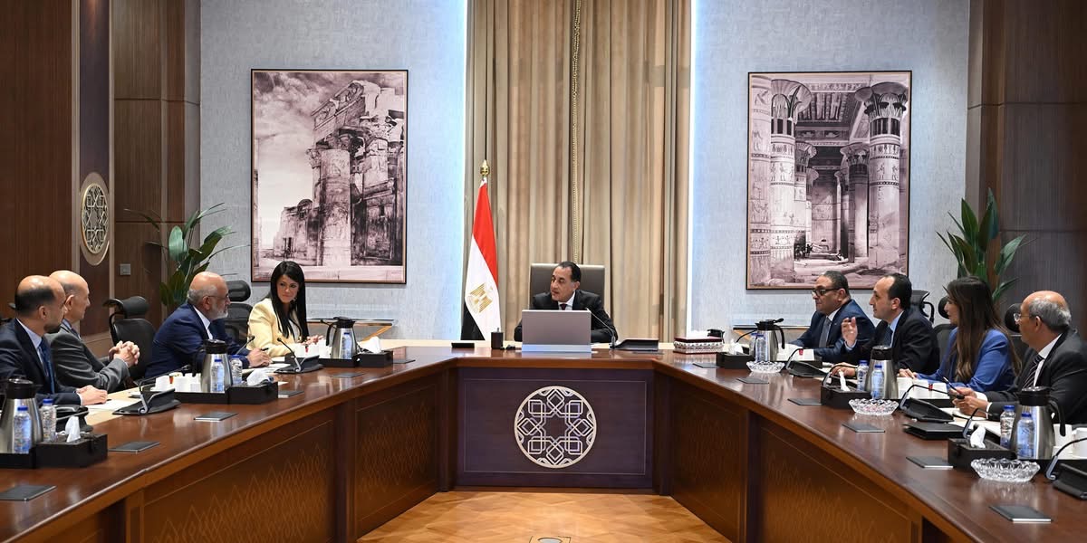 رئيس الوزراء يلتقي المدير التنفيذي لمصر في مجموعة البنك الدولي لبحث آفاق التعاون المشترك