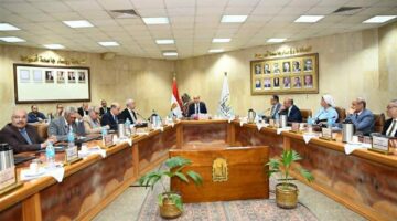 رئيس جامعة أسيوط يؤكد على أهمية الأنشطة الطلابية كجزء أساسي من العملية التعليمية