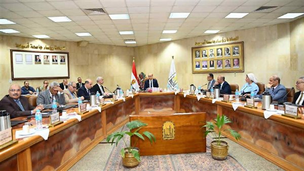 رئيس جامعة أسيوط يؤكد على أهمية الأنشطة الطلابية كجزء أساسي من العملية التعليمية