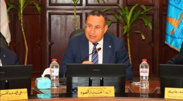 رئيس جامعة الإسكندرية يوجه بتهيئة بيئة جامعية متكاملة وتعزيز الأنشطة الطلابية
