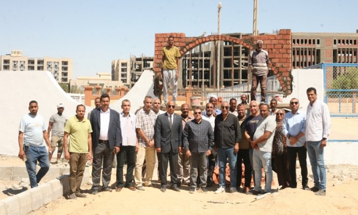 رئيس جامعة جنوب الوادي يتفقد معدلات الإنجاز بالمشروعات التطويرية داخل الحرم الجامعي