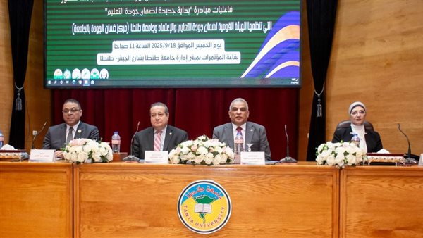 رئيس جامعة طنطا يلتقي الطلاب وأولياء الأمور ويستمع لآرائهم