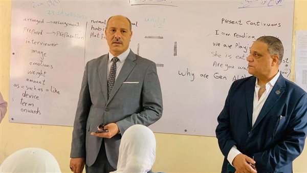 رسائل وكيل «التعليم» بالإسكندرية لمعلمي وطالبات مدرسة ثانوية