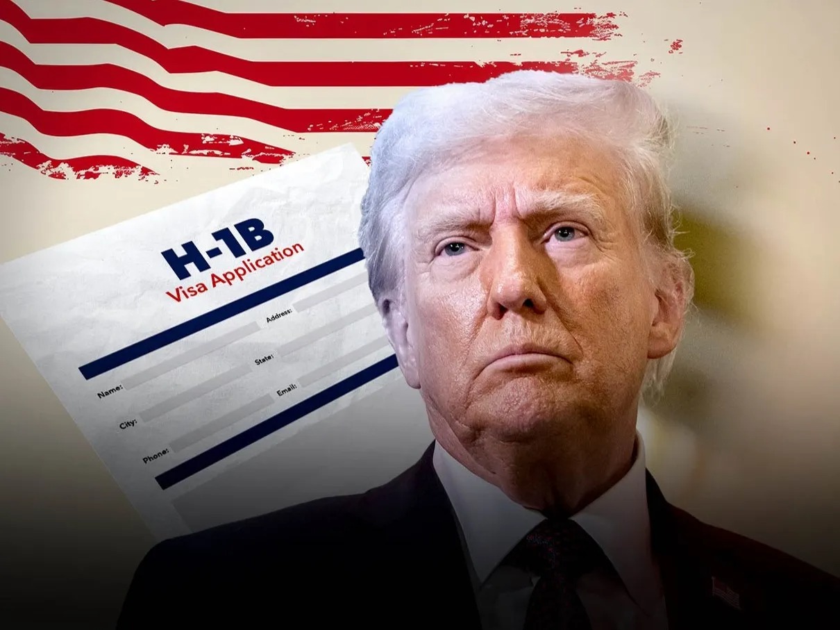 رسوم ترامب على حاملي تأشيرة “H-1B” تجبر آلافاً على العودة إلى أمريكا