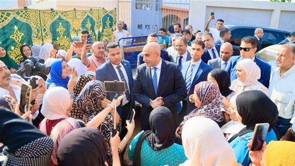 «سألهم عن إيه؟».. حوار بين وزير التعليم وأولياء الأمور بالشرقية