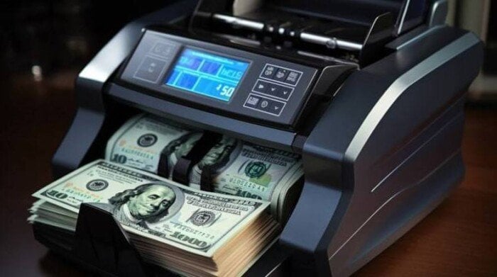 سعر الدولار في البنك الأهلي يسجل 48.31 جنيه.. لماذا يرتفع الجنيه؟