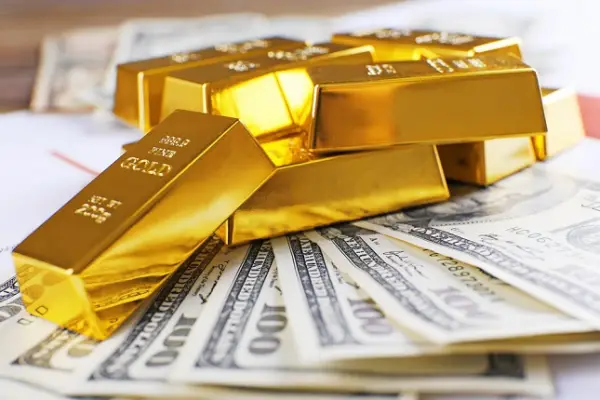 سعر الذهب والدولار اليوم في مصر.. ارتفاع المعدن الأصفر وتراجع العملة الخضراء