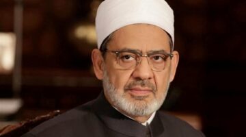 شيخ الأزهر أمام السيسي يذكر بحروب المسلمين في الماضي ويرفض مقارنتها بحروب عصرنا