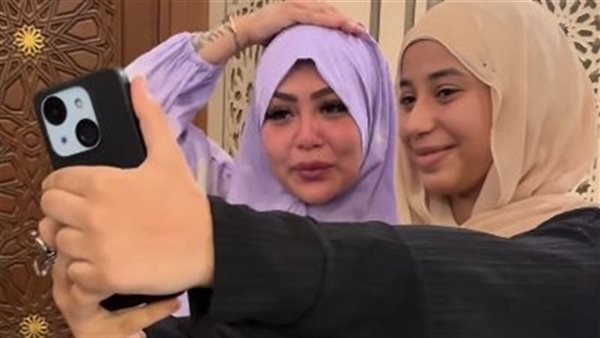 صور هدير عبدالرازق بالحجاب في المسجد تثير الجدل (التفاصيل الكاملة)
