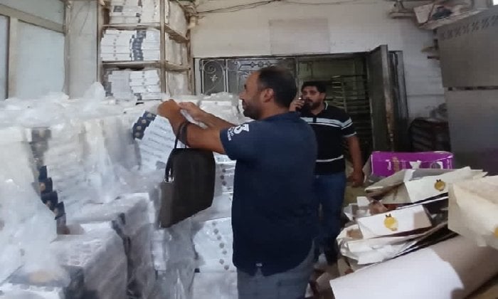 ضبط 2 طن حلوى أطفال غير صالحة للاستهلاك وغلق مخزن مخالف بالقليوبية