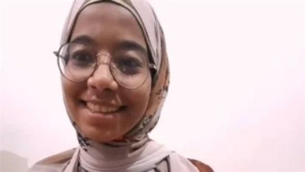 طالبة من سوهاج تحصد المركز الثانى دوليا بابتكار حزام أمان ذكى للأطفال