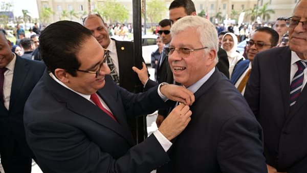 عبدالصادق: "القاهرة الأهلية" تجسيد لرؤية الدولة فى التوسع في الجامعات الارتقاء بمنظومة التعليم العالي