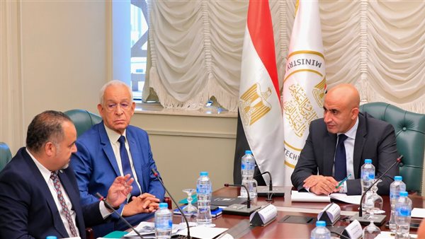 «عبداللطيف» يلتقى بوفد "مصر الخير" لبحث مبادرات الكشف عن ضعاف البصر بالمدارس