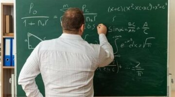 عبر بوابة الوظائف الحكومية.. طريقة الاستعلام عن مسابقة معلم مساعد لغة عربية 2025