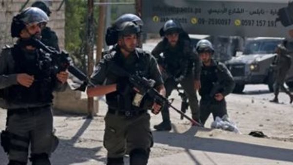 عشرات المستوطنين يقتحمون باحات المسجد الأقصى..واعتقال 16 فلسطينيا من الضفة