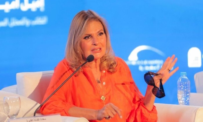 على هامش معرض «طلال تاريخ تقرأه الأجيال».. يسرا: الأمير طلال آمن بالفن والثقافة واستشرف قضايا العرب مبكرًا