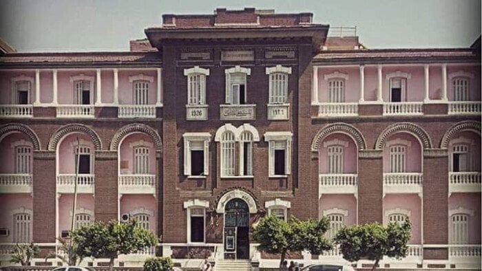 فريق طبي بمستشفى القبطي ينجح في تركيب مفصل ركبة صناعي