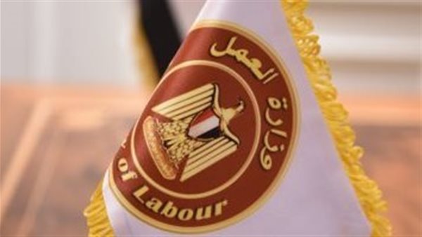 قدمي الآن.. وزارة العمل توفر وظائف للفتيات في القطاع الخاص