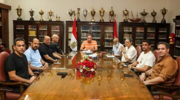 كواليس اجتماع الخطيب مع الجهاز الفني لـ الأهلي المؤقت