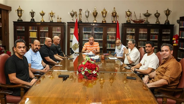 كواليس اجتماع الخطيب مع الجهاز الفني لـ الأهلي المؤقت