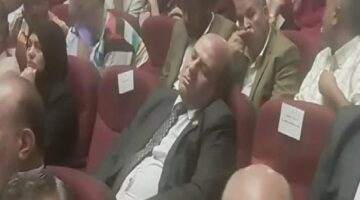 لم تستغرق ثوان.. غفوة مدير تعليم قنا قبل انطلاق مبادرة «صحح مفاهيمك» تثير جدلاً واسعاً