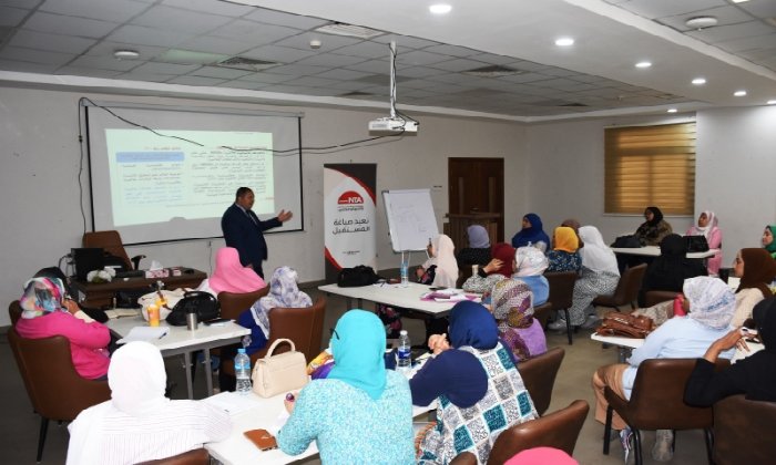محافظ أسوان يتابع فعاليات البرنامج التدريبى «المرأة تقود» بالتعاون مع الأكاديمية الوطنية للتدريب
