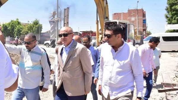 محافظ الأقصر يتفقد أعمال تطوير البنية التحتية بمركز إسنا ويؤكد: "جئت لحل المشكلات"