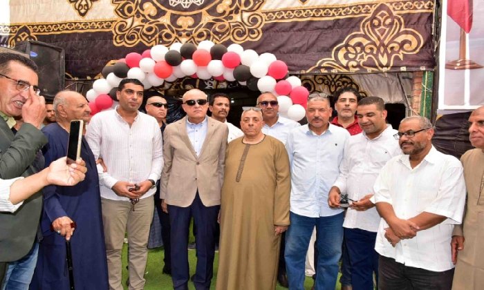 محافظ الأقصر يفتتح معرض «أهلاً مدارس» بمدينة إسنا