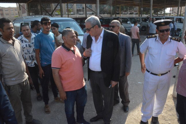 محافظ الغربية للسائقين: لن أسمح بتقسيم الخطوط واستغلال المواطنين