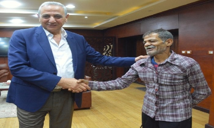 محافظ الغربية يلتقي منقذ الدلجمون وأسرته ويثمن تضحياته الإنسانية