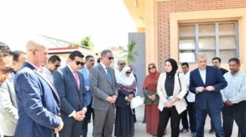 محافظ الفيوم يتفقد محطة توليد الكهرباء من الطاقة الشمسية بمشروع رفع الصرف الصحي بالإعلام