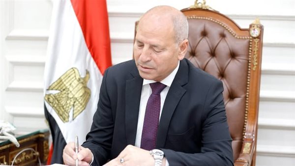 محافظ القاهرة يحظر حرمان الطلاب من الانتظام بدراسة وتأخر تسليمهم الكتب