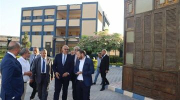 محافظ القليوبية يتفقد مدرسة "إيجيبت جولد" للتكنولوجيا التطبيقية للحُلي والمجوهرات بمدينة العبور