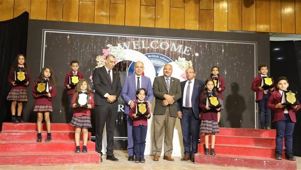 محافظ المنيا يشهد احتفالية تكريم أوائل المدرسة البريطانية وتخريج الدفعة الـ11